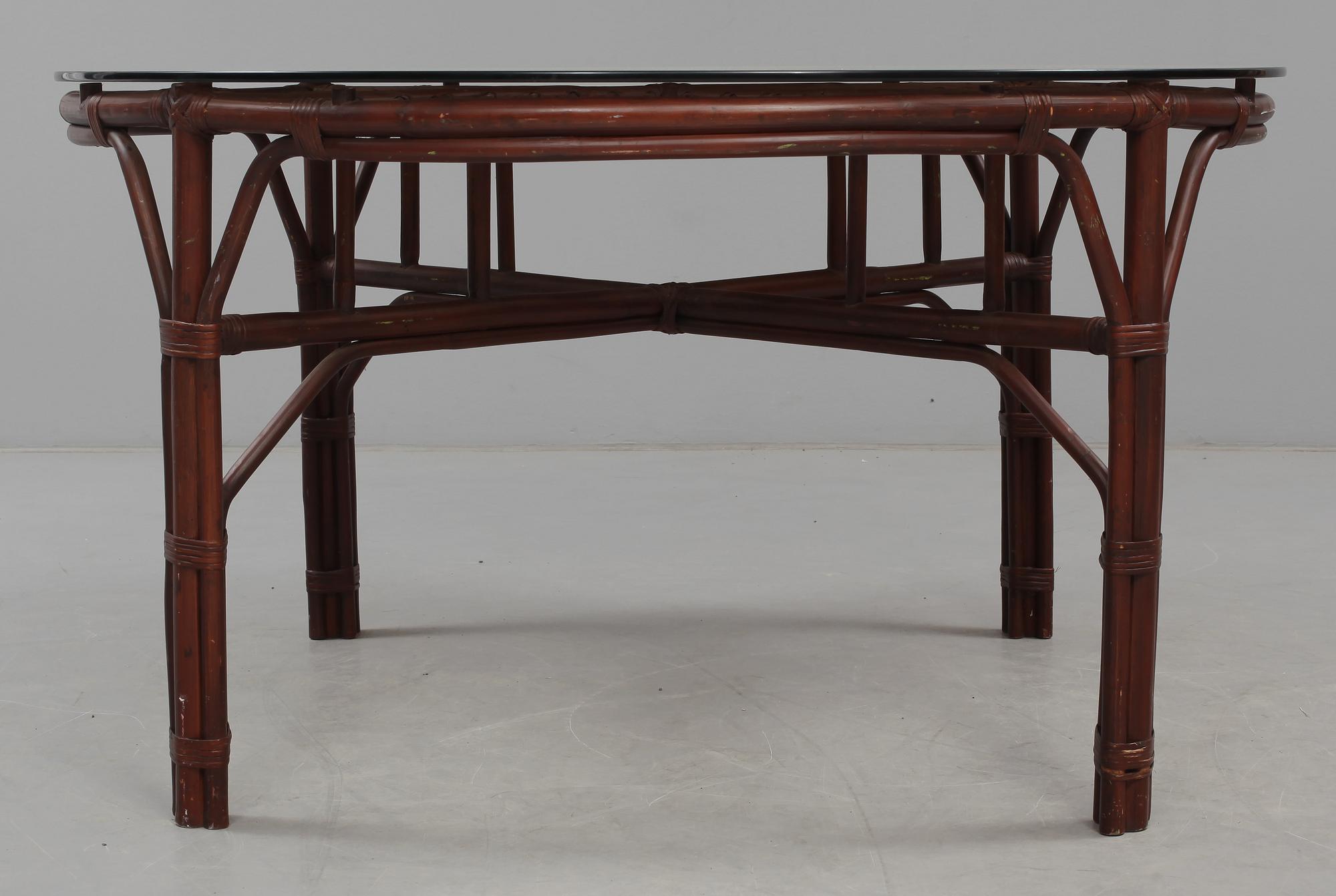 SALONGSBORD, 1900-talets fjärde kvartal.