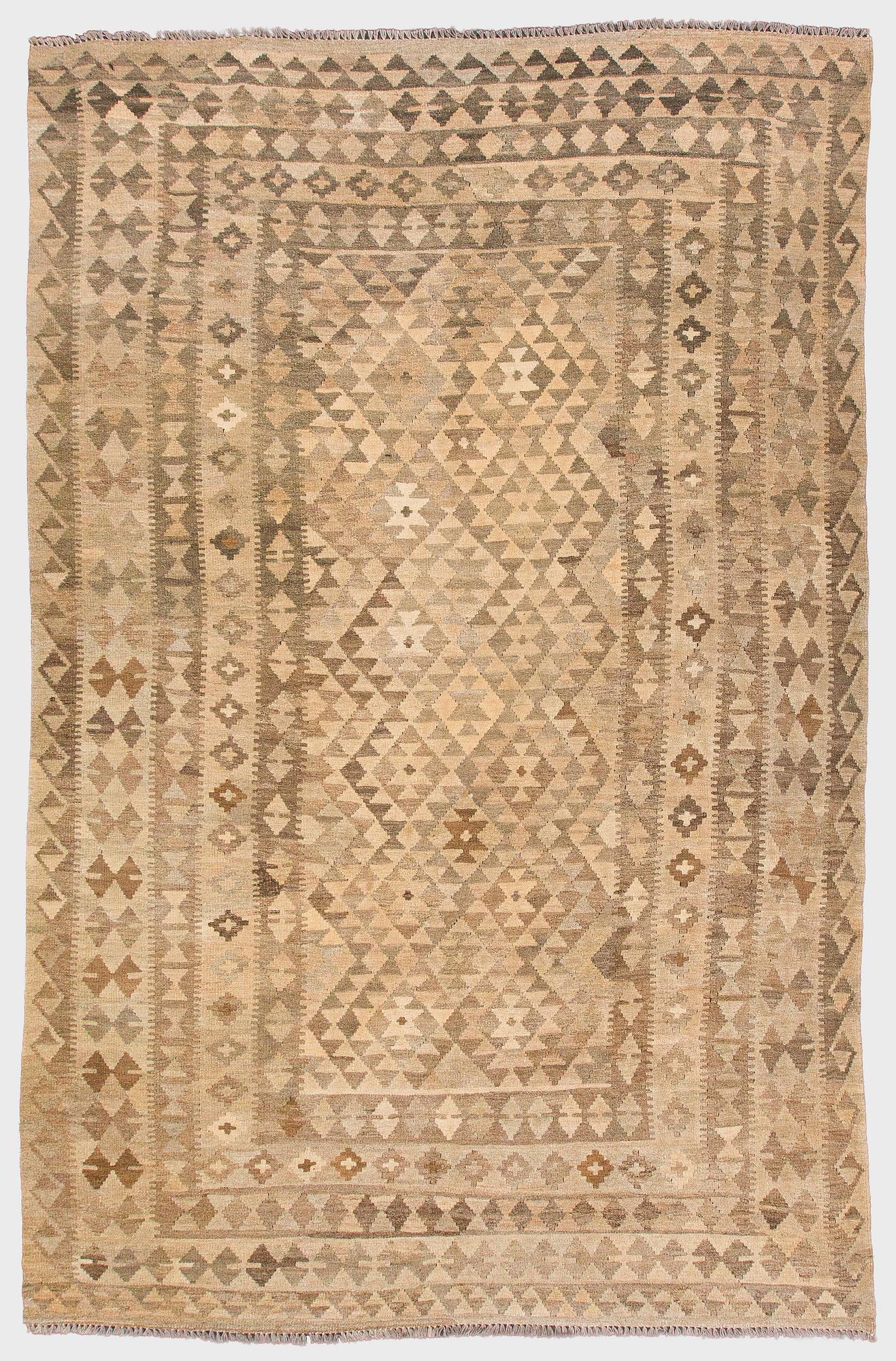 A Kilim carpet, ca. 305 x 196 cm.