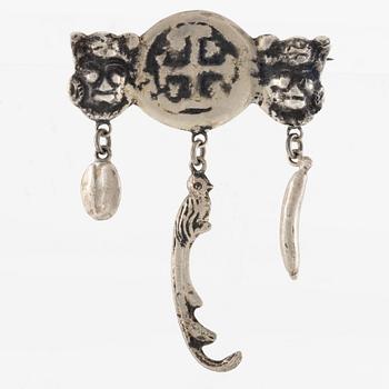 Brooch silver.