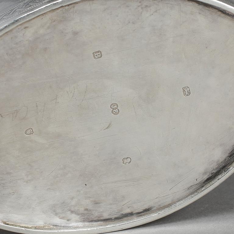 TEKANNA, silver, John Emes, London 1797. Total silver vikt 495 gram.