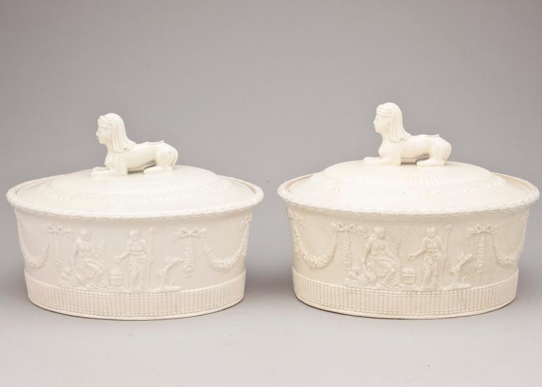 TERRINER, ett par, flintgods, Rörstrand, omkring 1800.
