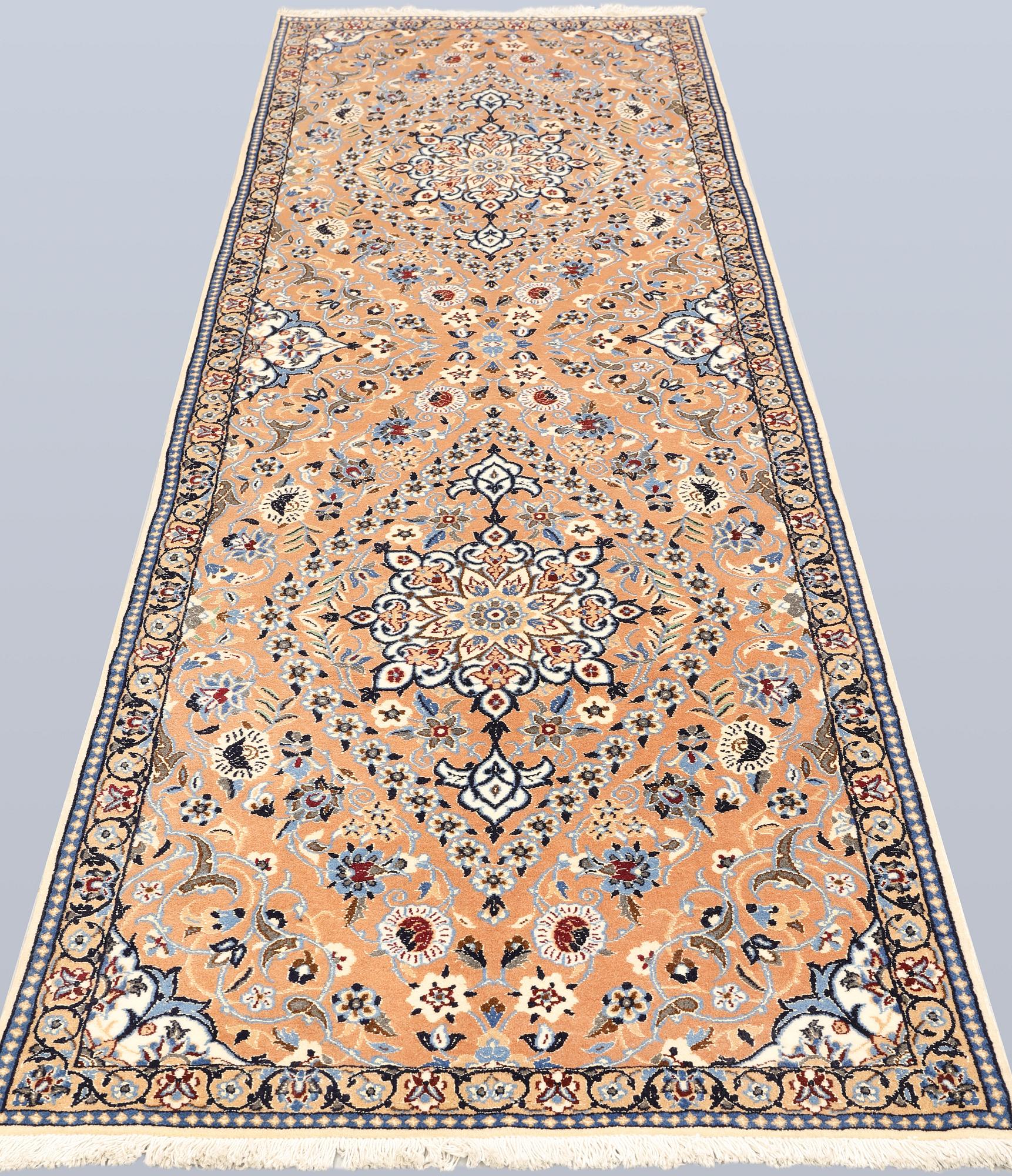 A part silk Nain runner, so-called 9 LAA, approx. 277 x 86 cm.