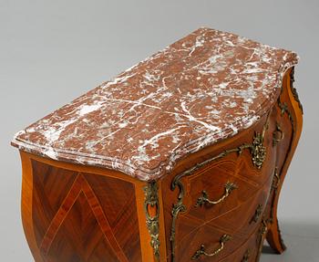 BYRÅ, rokokostil, 1900-talets andra hälft.