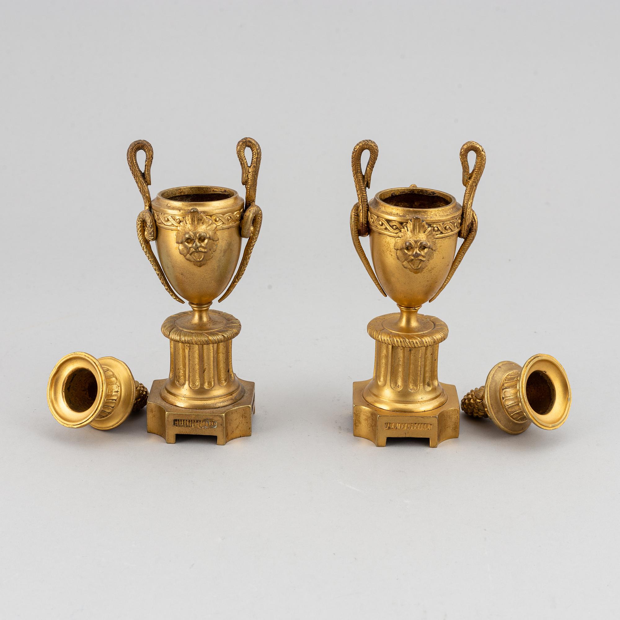 A pair of bronze empire style casolettes from around the year 1900.