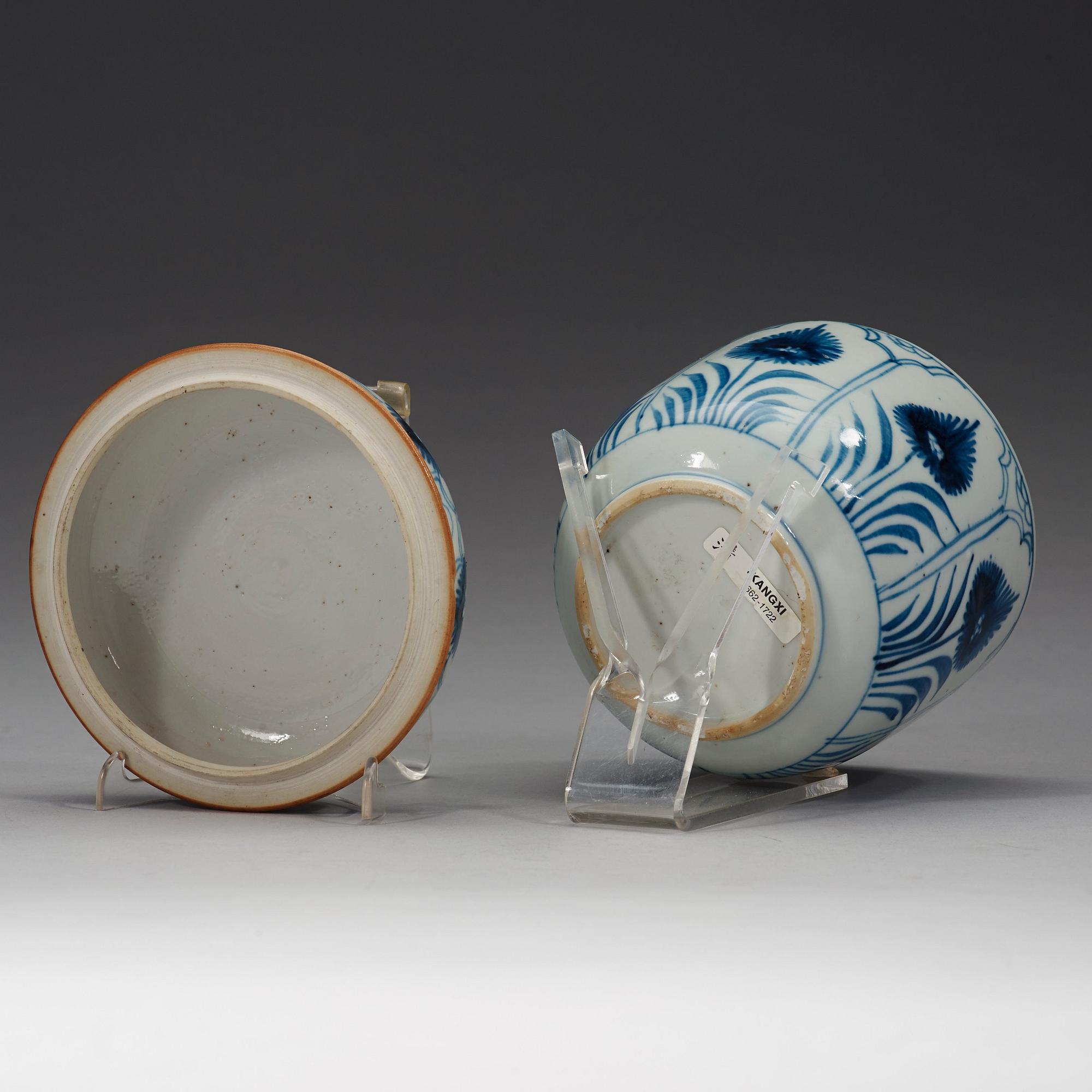 BURK med LOCK, porslin. Qingdynastin, Kangxi (1662-1722).