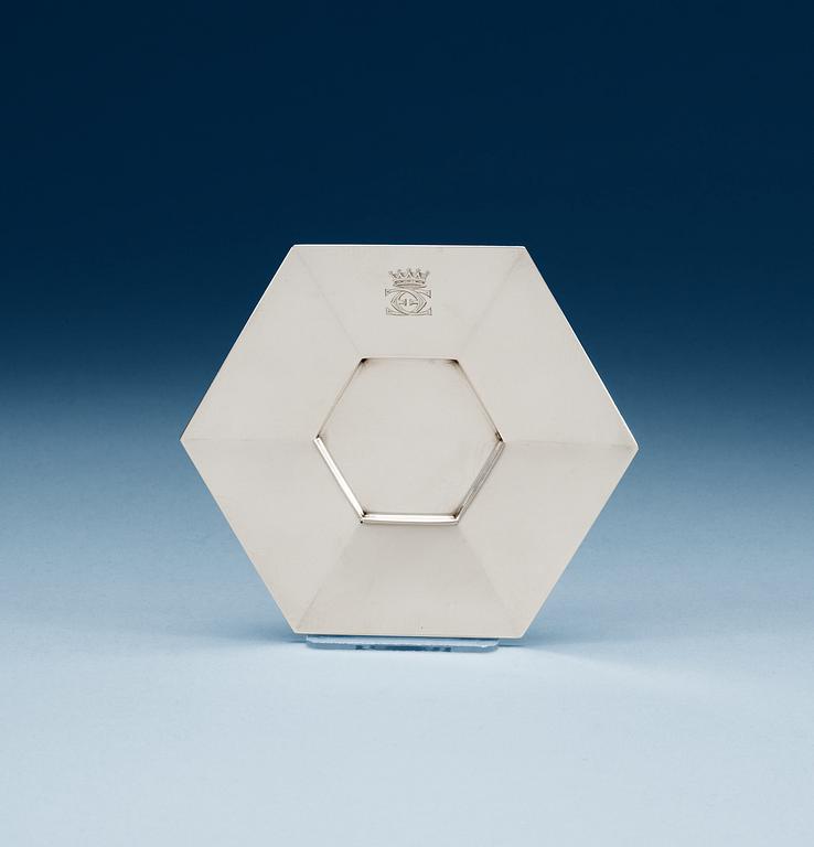 A Prince Eugen hexagonal dish, executed by C.G Hallberg, Stockholm 1918.