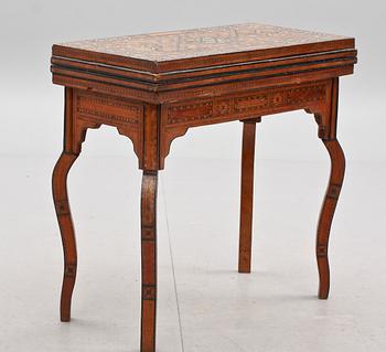 SPELBORD, orientalisk stil, omkr 1900.