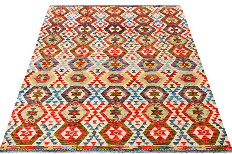 A Kilim carpet, c. 301 x 203 cm.