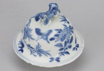 LOCKURNA, porslin, Kina. Kangxi-stil, 1900-tal.