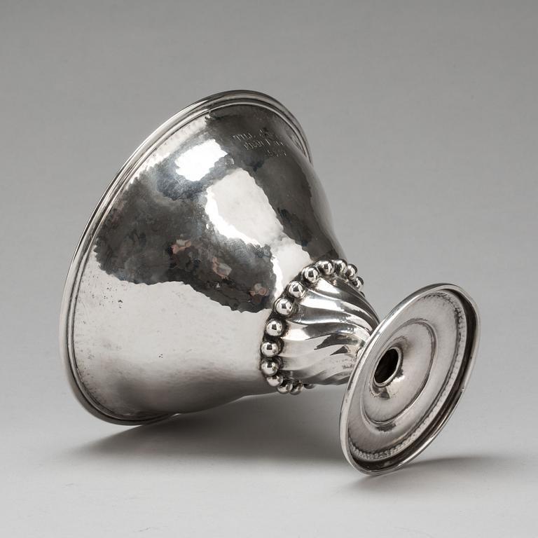 SKÅL PÅ FOT, silver. G F Hallengren, Malmö, 1923. 355g.