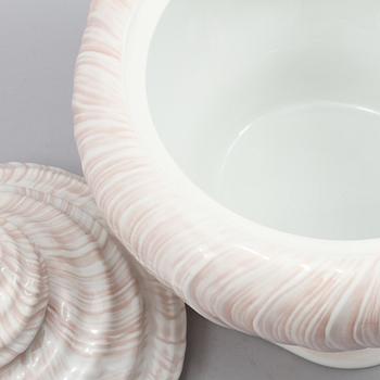 LOCKTERRIN, porslin, Royal Copenhagen, 1900-talets andra hälft.