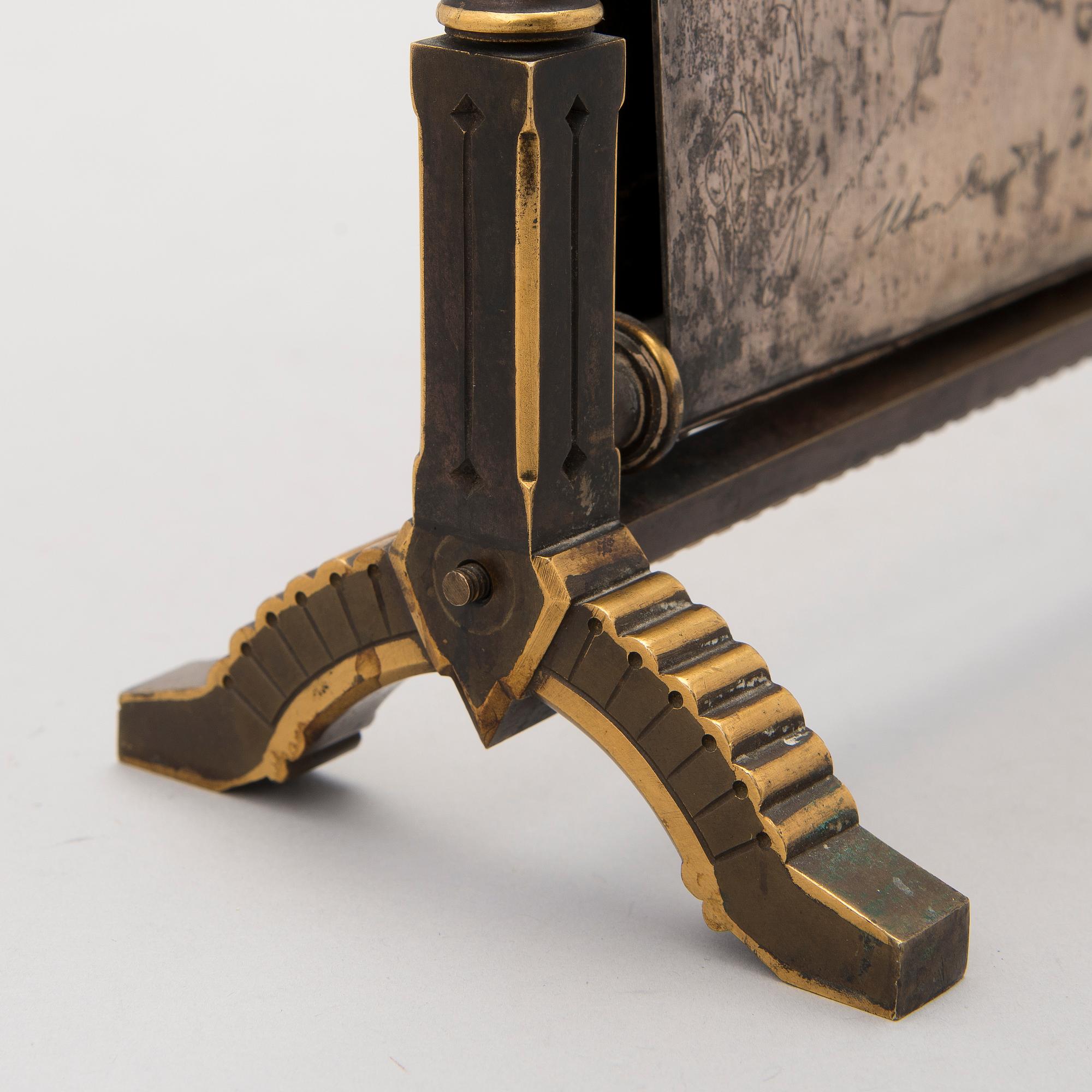 BORDSDEKORATION/KARTA, försilvrad mässing och brons, Ryssland, märkt K. Berto, 1800-talets slut.