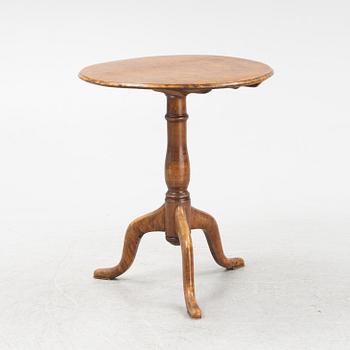 A alder root veneered tilt-top table by Jacob Sjölin 1767-1785.