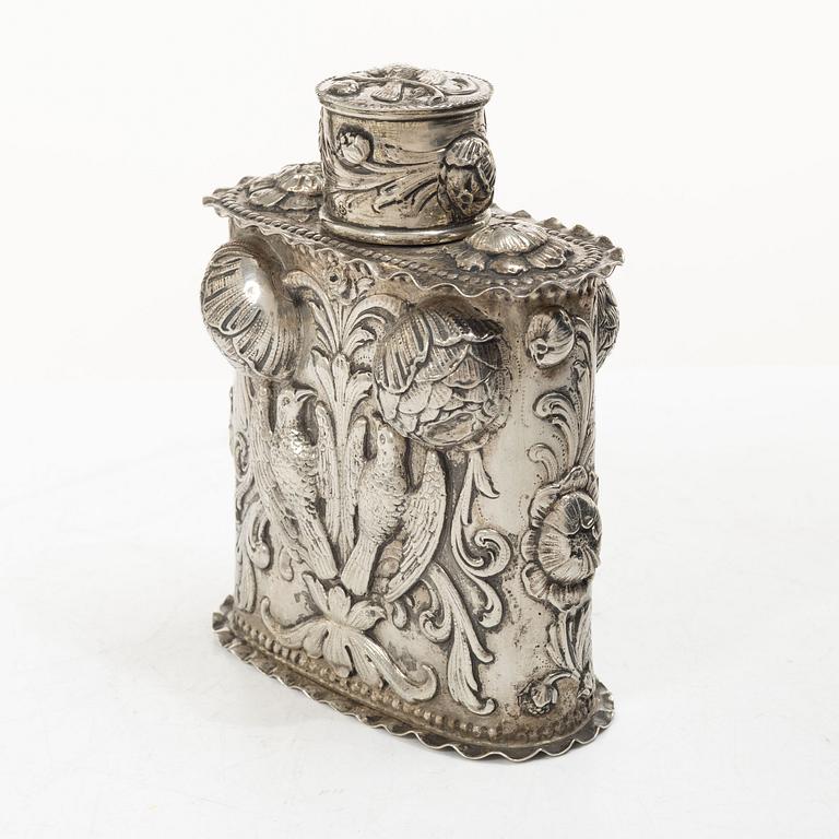 Silver tea caddy with lid, Baroque style, Germany, first half of the 20th century.