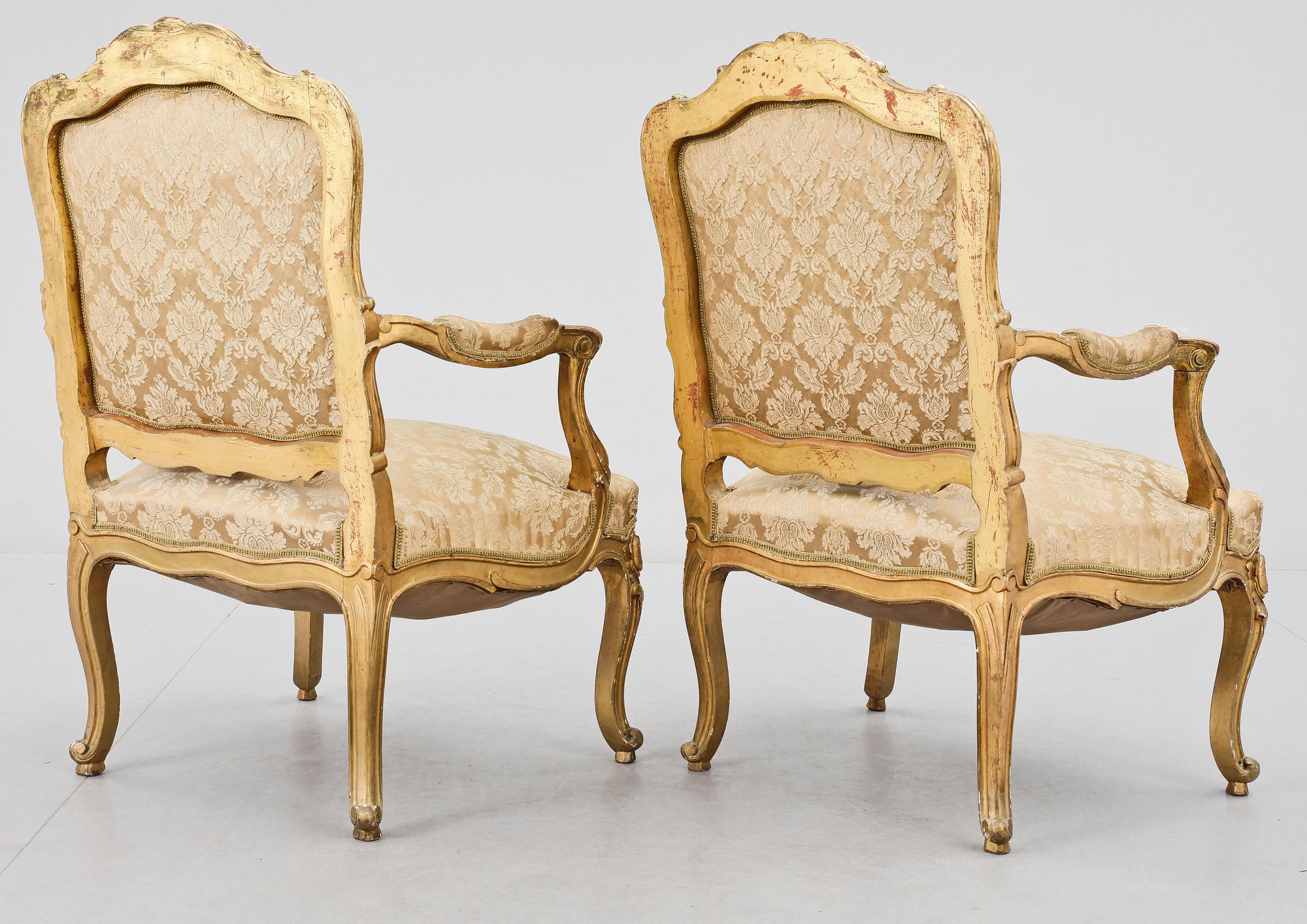 KARMSTOLAR, ett par, Louis XV-stil, 1800/1900-tal.