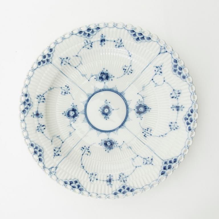 Service "Musselmalet" 13 dl Royal Copenhagen Denmark porcelain.