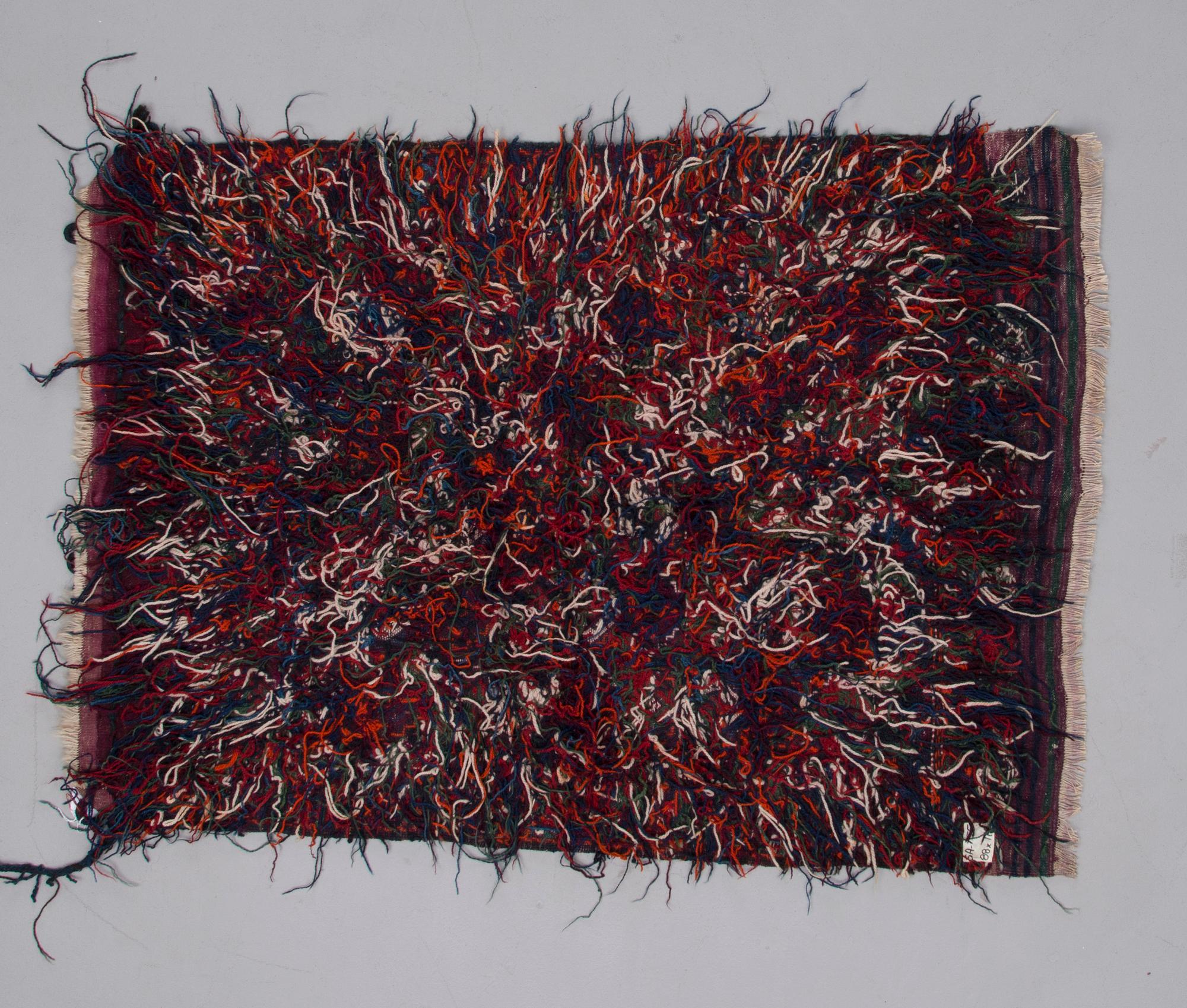 FRAMDEL TILL PÅSE, kurdisk soumak, 1900-talets andra hälft. Ca 112x88 cm.