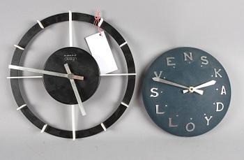 VÄGGKLOCKOR, 2 st, bl a Kienzle, 1900-talets andra hälft.