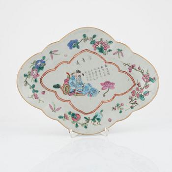 A porcelain dish, China, Late 19th century.