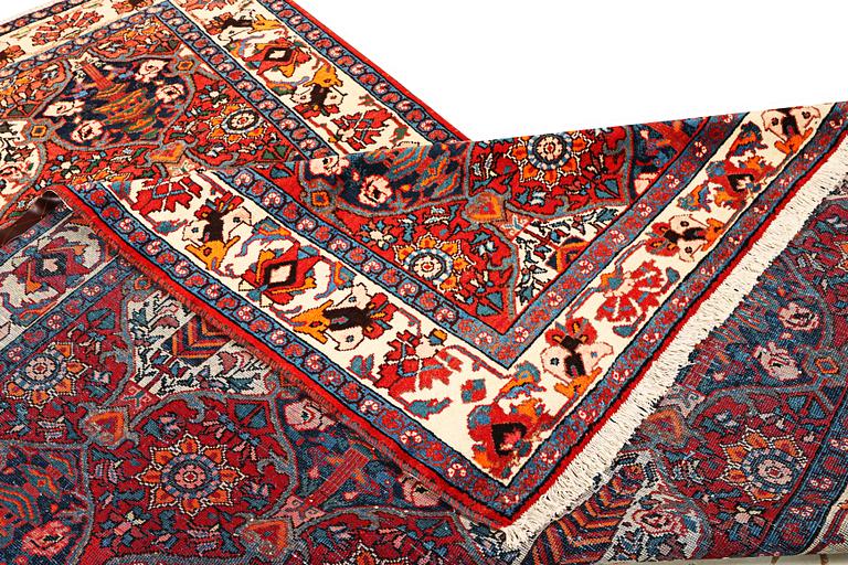 A Hamadan carpet, a. 335 x 184 cm.