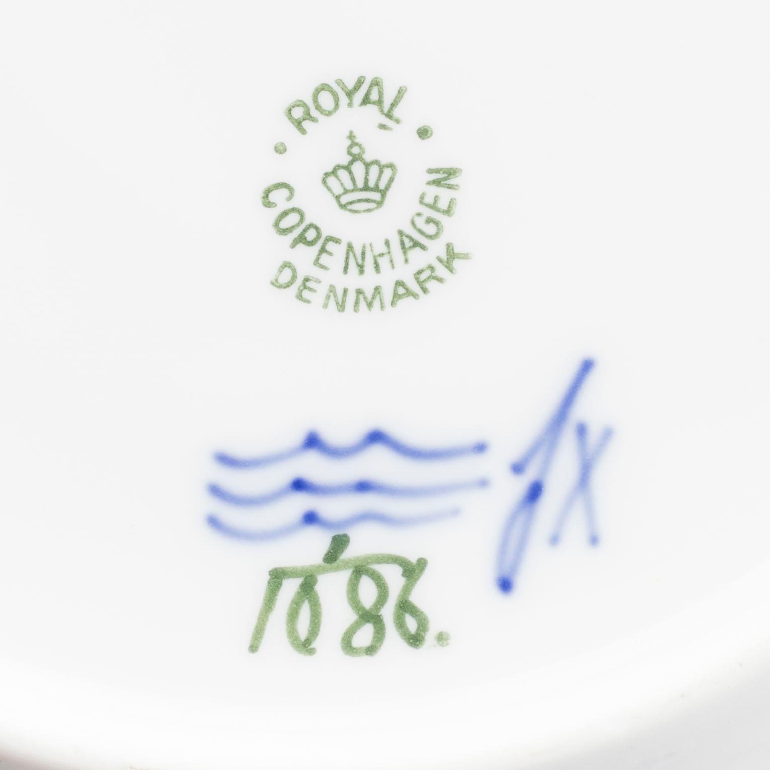A DOZEN OF ROYAL COPENHAGEN SMALL PLATES,  'MUSSELMALET HALVBLONDE', MODEL 1/1086.