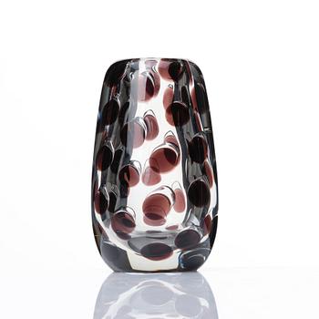 Saara Hopea, a 'Panther' glass vase, Nuutajärvi Notsjö, Finland 1955.