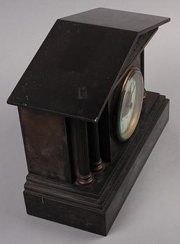 BORDSPENDYL, Maple & Co Ltd, Paris, omkring 1900.