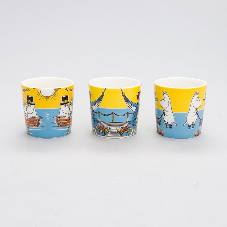 A Moomin pitcher and twelve Moomin mugs, vitro porcelain, Moomin Characters, Arabia.