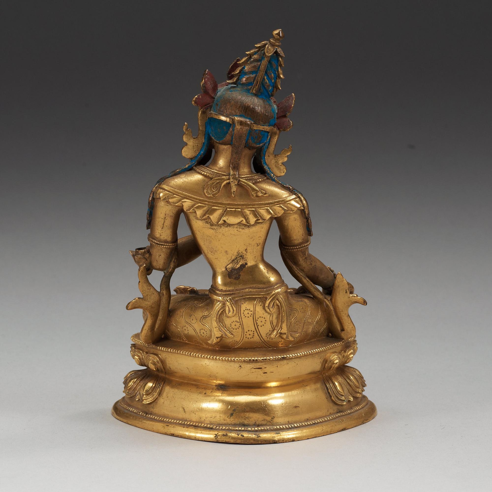 VIT TARA, förgylld brons. Sinotibetansk, 1700-tal.
