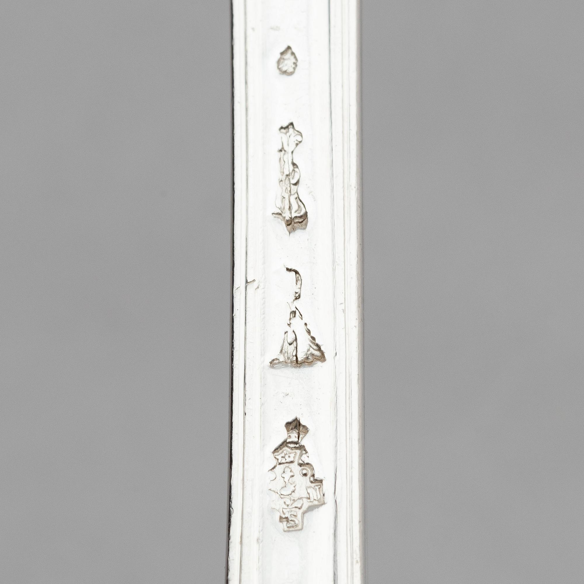 Bestickservis, silver, 27 delar, graverade med Axel von Fersens vapensköld samt tre med Lewenhaupts, Frankrike 1700-tal.