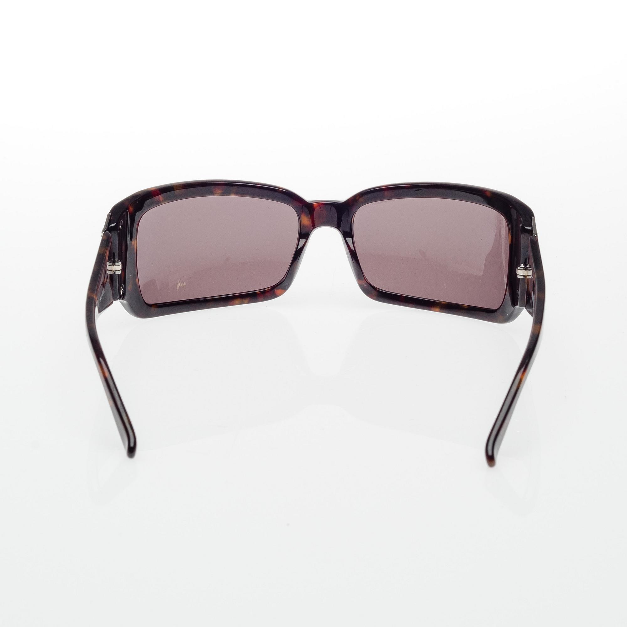 SOLGLASÖGON, Moschino.