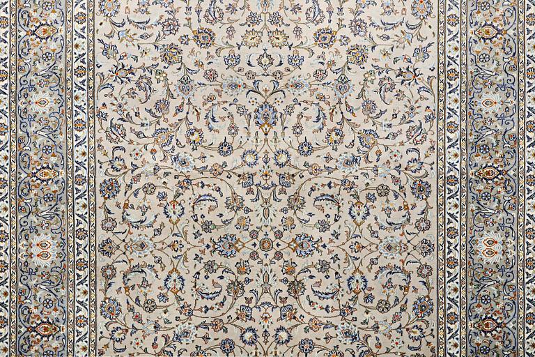 A carpet, Kashan, c. 417 x 286 cm.