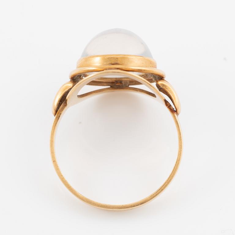 Ring, 18K guld med månsten.