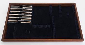 A 174-piece shell model silver cutlery set in a cutlery cabinet,   Finnish hallmarks, mostly from 1922-74.