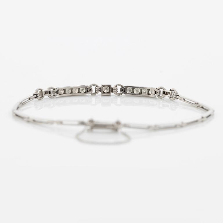 Bracelet, 18K white gold with brilliant-cut diamonds.