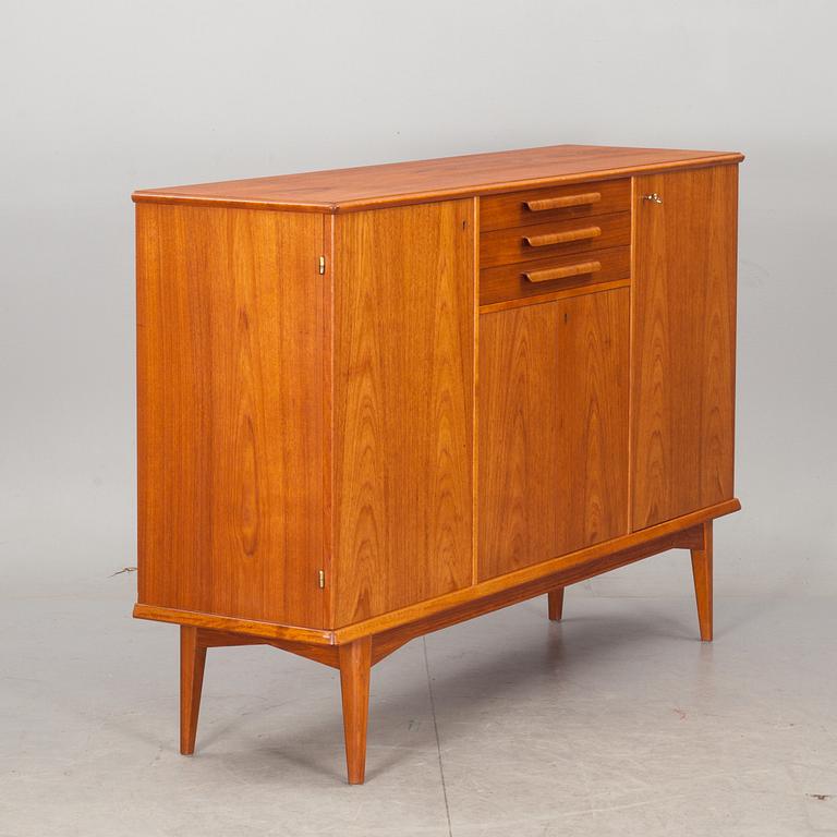 SIDEBOARD, teak. 1900-talets andra hälft.