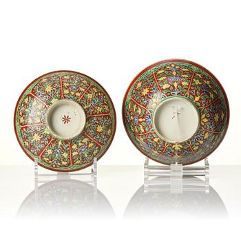 A Benjarong bowl with cover, Qing dynasty, 19th century.