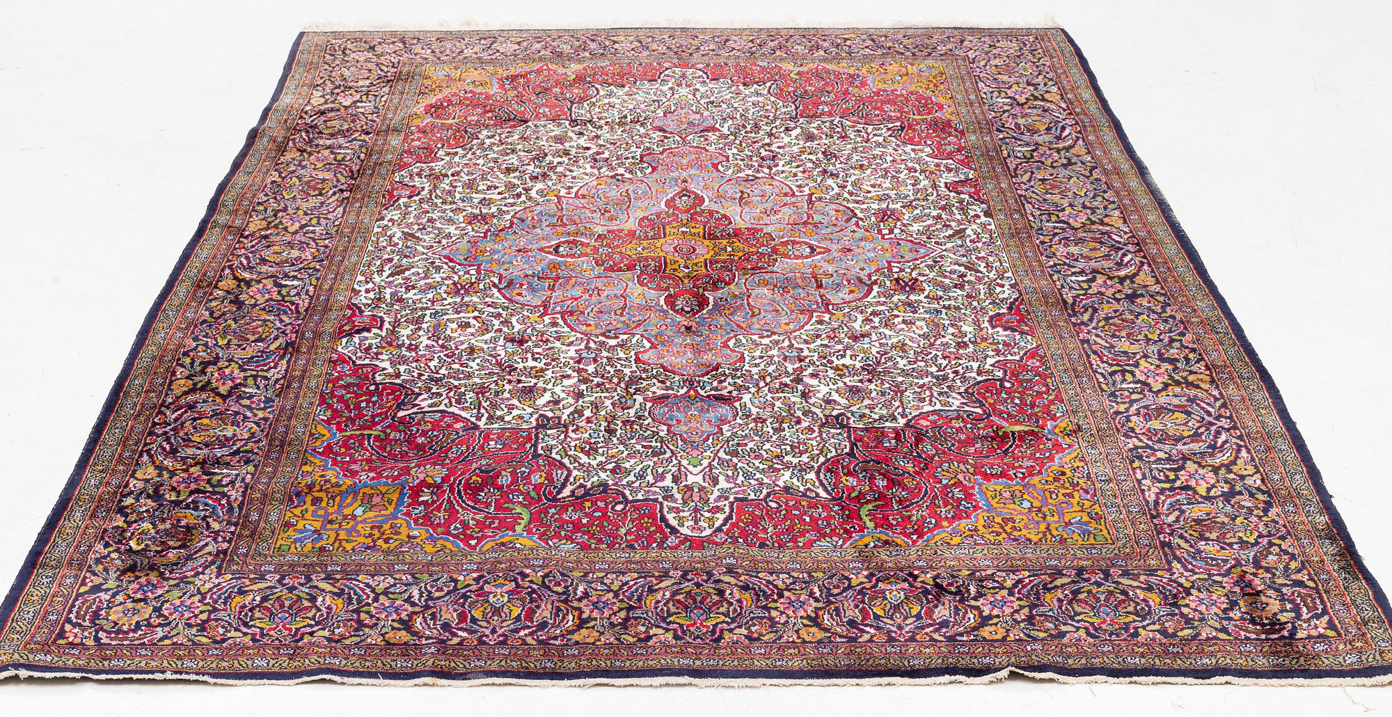 Matta, orientalisk silke, ca 269 x 184 cm.