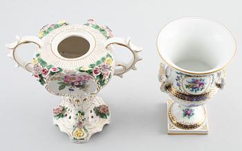 LOCKURNOR, 2 st, porslin, Tyskland, 1900-talets mitt.