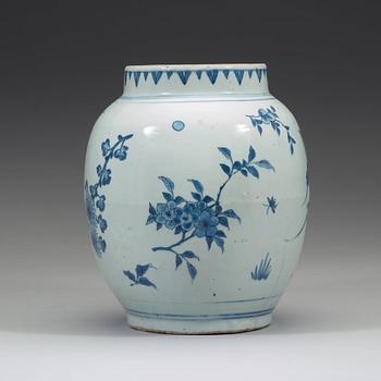 URNA, porslin. Transition, 1600-tal.