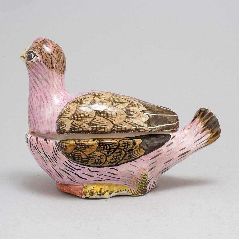 A faiance butter tureen with cover, 18th/19th century.
