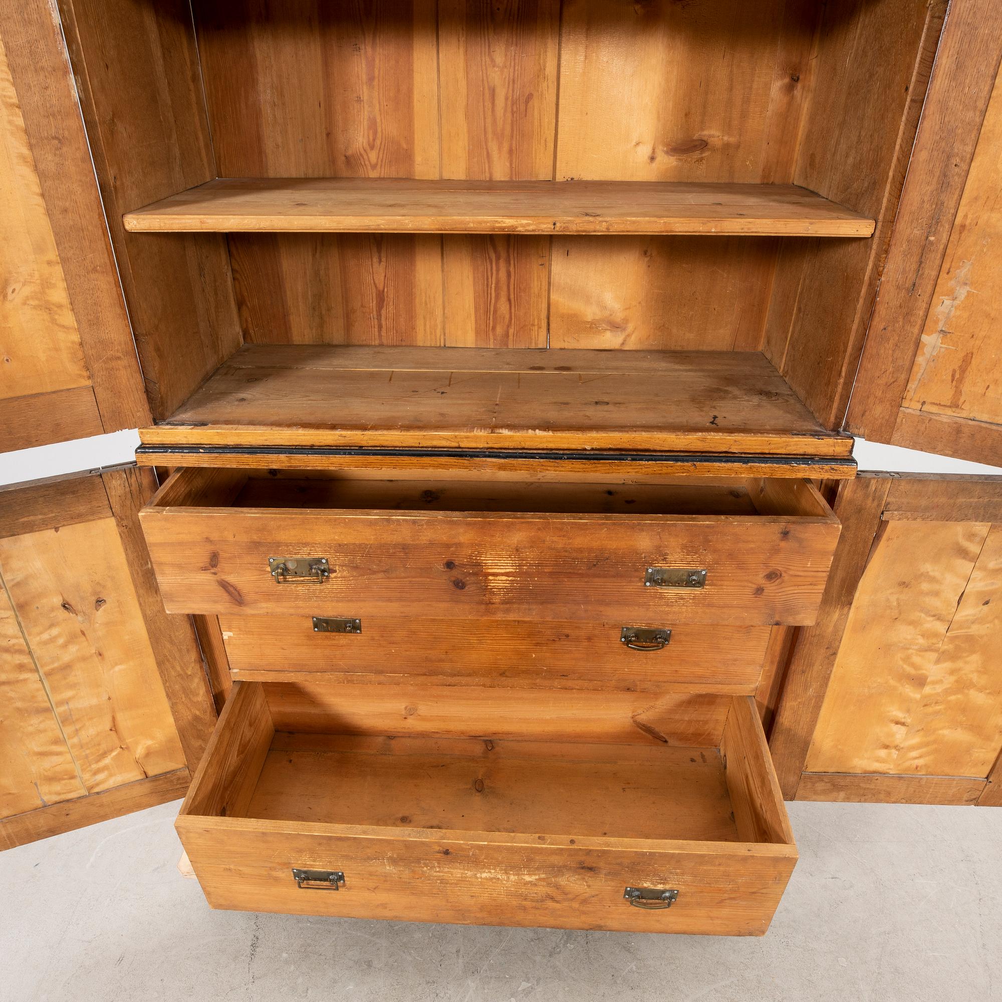 Skåp, sent 1800-tal.