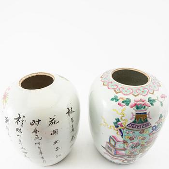Lock urns 2 pcs China 19th/20th century porcelain.