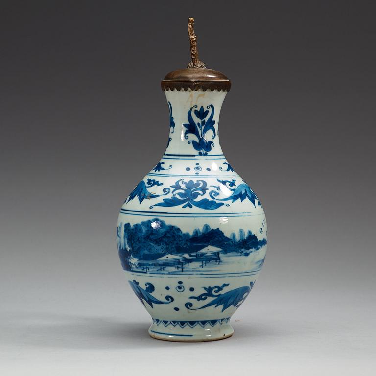 A blue and white Transitional ewer, 17th Century.