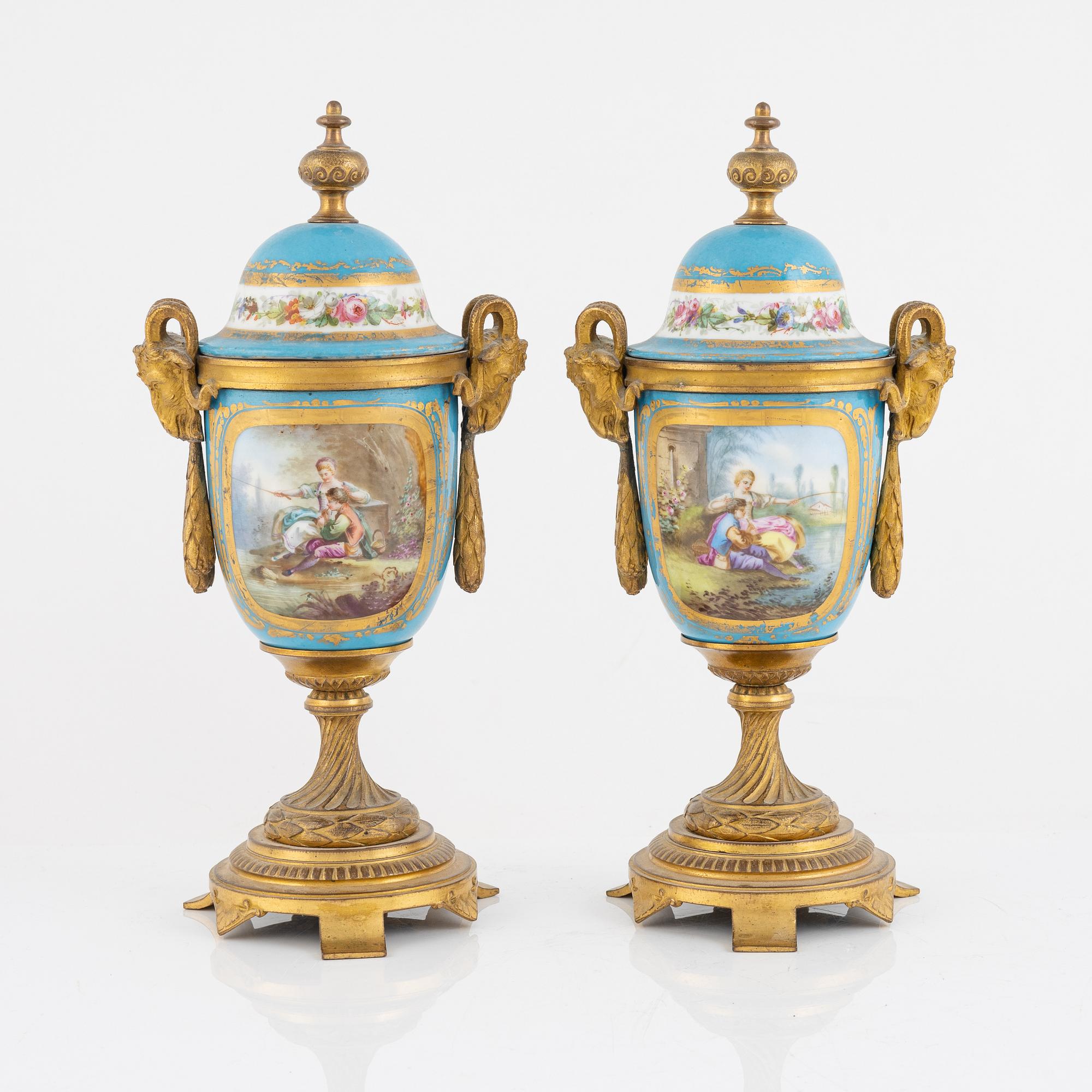 Bordsgarnityr, 5 delar, Louis XVI-stil, Frankrike, 1800-talets andra hälft.