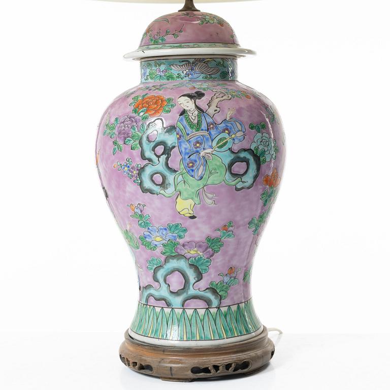 A porcelain table lamp, China, 20th century.