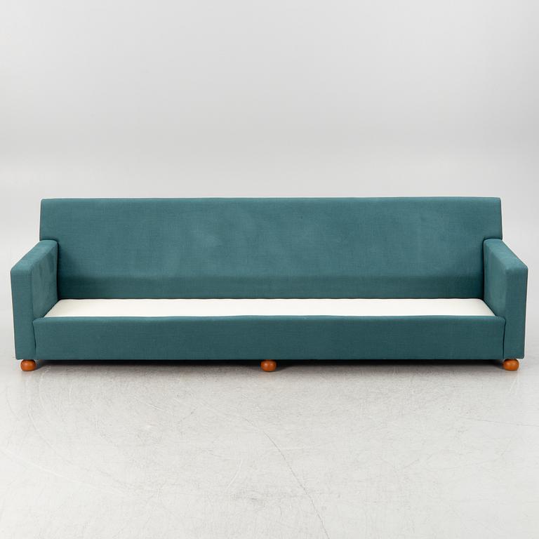 Josef Frank, a model 3031 sofa, Firma Svenskt Tenn, 2020.