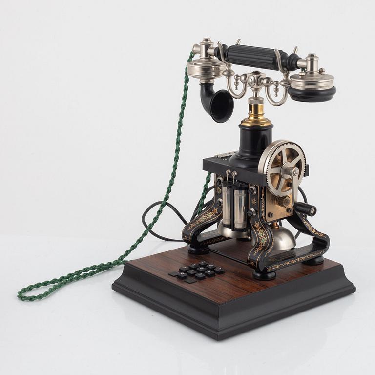 Telefon, jubileumsmodell, efter ”Taxen” LM Ericsson, sent 1900-tal.