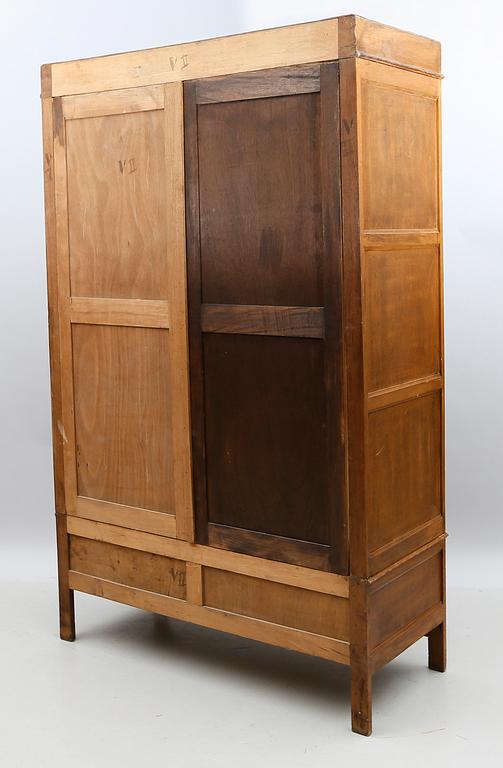 KLÄDSKÅP, 1900-talets början.