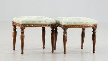 TABURETTER, ett par, sengustavianska stockholmsarbeten, omkring år 1800.